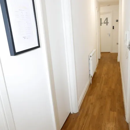 New Luxury Rooms In The Heart Of London Next To Shops, Cafes, Bars & Metro With Shared Bathrooms Exterior photo