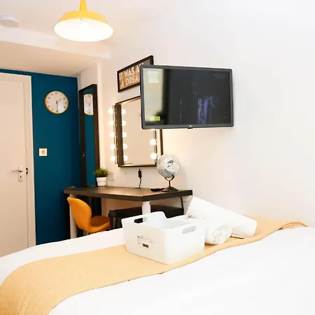 New Luxury Rooms In The Heart Of London Next To Shops, Cafes, Bars & Metro With Shared Bathrooms Exterior photo