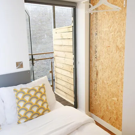 New Luxury Rooms In The Heart Of London Next To Shops, Cafes, Bars & Metro With Shared Bathrooms Exterior photo