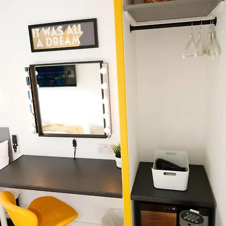 New Luxury Rooms In The Heart Of London Next To Shops, Cafes, Bars & Metro With Shared Bathrooms Exterior photo