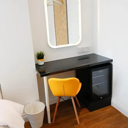 New Luxury Rooms In The Heart Of London Next To Shops, Cafes, Bars & Metro With Shared Bathrooms Exterior photo