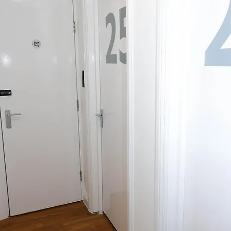 New Luxury Rooms In The Heart Of London Next To Shops, Cafes, Bars & Metro With Shared Bathrooms Exterior photo