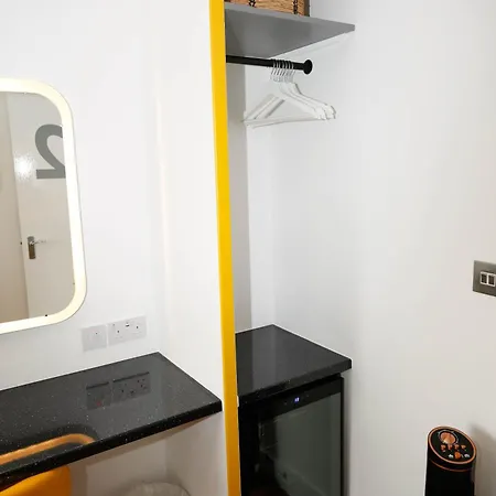 New Luxury Rooms In The Heart Of London Next To Shops, Cafes, Bars & Metro With Shared Bathrooms Exterior photo