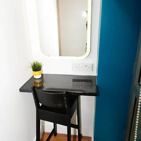 New Luxury Rooms In The Heart Of London Next To Shops, Cafes, Bars & Metro With Shared Bathrooms Exterior photo