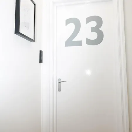 New Luxury Rooms In The Heart Of London Next To Shops, Cafes, Bars & Metro With Shared Bathrooms Exterior photo