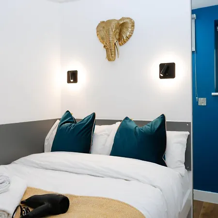 New Luxury Rooms In The Heart Of London Next To Shops, Cafes, Bars & Metro With Shared Bathrooms Exterior photo
