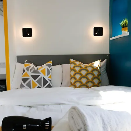New Luxury Rooms In The Heart Of London Next To Shops, Cafes, Bars & Metro With Shared Bathrooms Exterior photo