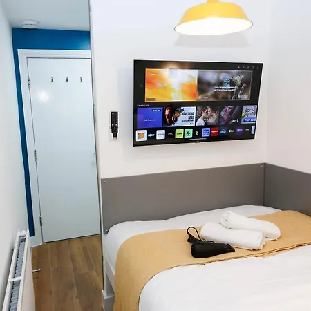 New Luxury Rooms In The Heart Of London Next To Shops, Cafes, Bars & Metro With Shared Bathrooms Exterior photo