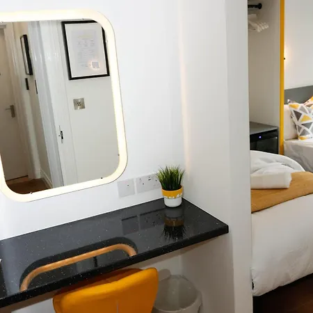 New Luxury Rooms In The Heart Of London Next To Shops, Cafes, Bars & Metro With Shared Bathrooms Exterior photo