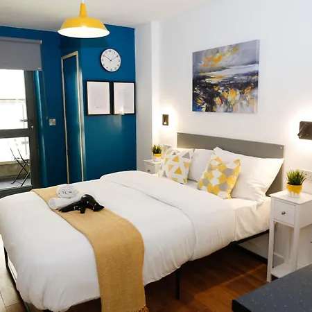 New Luxury Rooms In The Heart Of London Next To Shops, Cafes, Bars & Metro With Shared Bathrooms Exterior photo