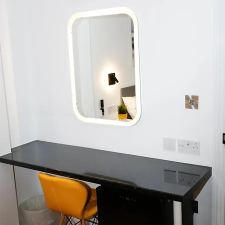 New Luxury Rooms In The Heart Of London Next To Shops, Cafes, Bars & Metro With Shared Bathrooms Exterior photo