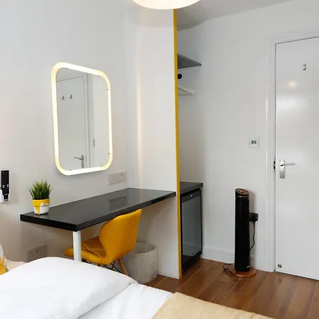 New Luxury Rooms In The Heart Of London Next To Shops, Cafes, Bars & Metro With Shared Bathrooms Exterior photo