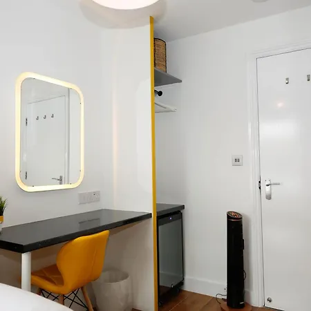 New Luxury Rooms In The Heart Of London Next To Shops, Cafes, Bars & Metro With Shared Bathrooms Exterior photo