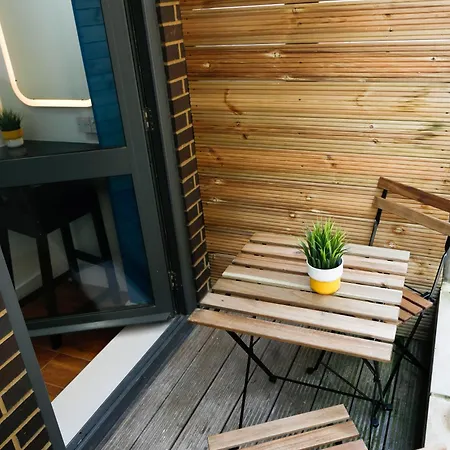 New Luxury Rooms In The Heart Of London Next To Shops, Cafes, Bars & Metro With Shared Bathrooms Exterior photo
