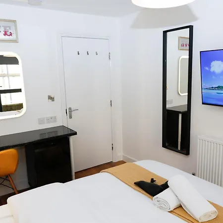 New Luxury Rooms In The Heart Of London Next To Shops, Cafes, Bars & Metro With Shared Bathrooms Exterior photo