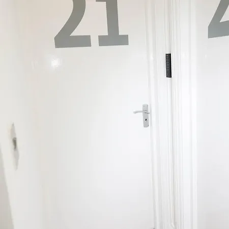 New Luxury Rooms In The Heart Of London Next To Shops, Cafes, Bars & Metro With Shared Bathrooms Exterior photo