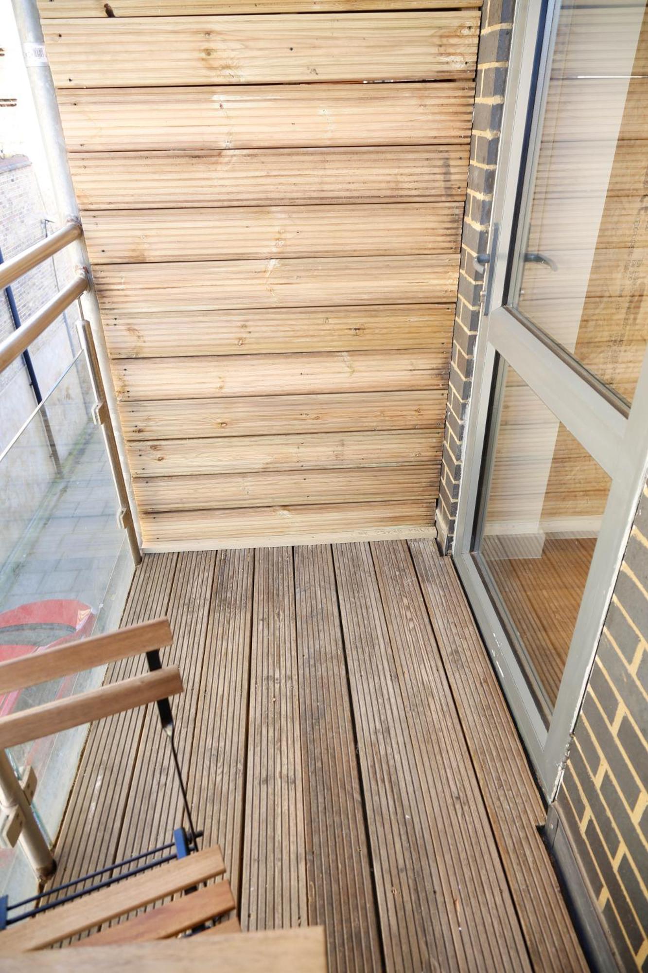 Quarto em Acomodações Particulares New Luxury In The Heart Of Next To Shops, Cafes, Bars & Metro With Shared Bathrooms *