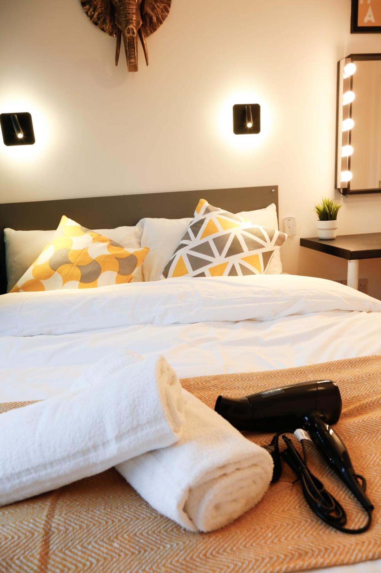 New Luxury In The Heart Of Next To Shops, Cafes, Bars & Metro With Shared Bathrooms Quarto em Acomodações Particulares Londres