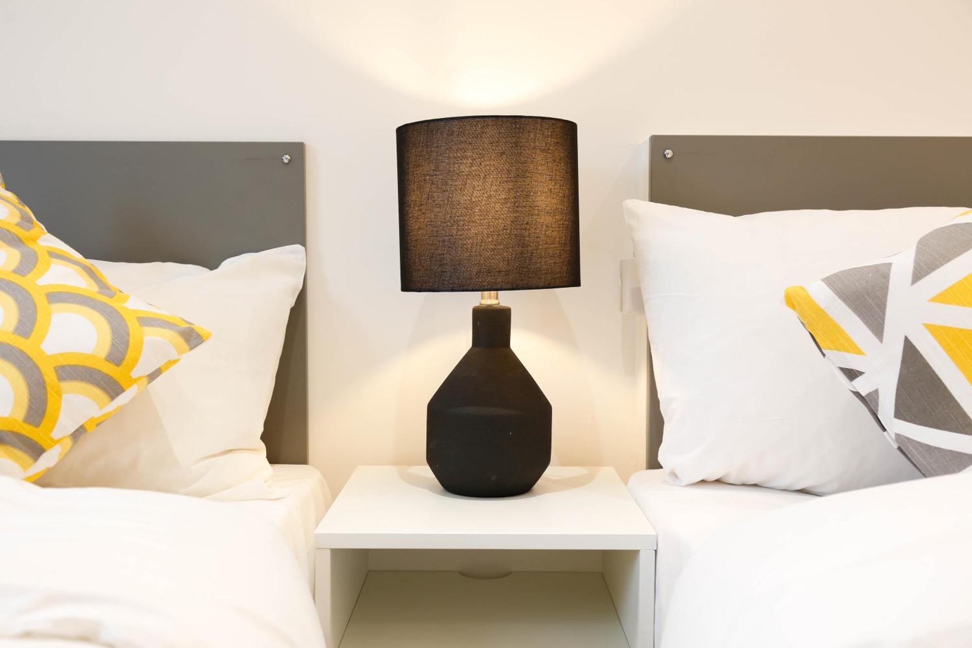 New Luxury In The Heart Of Next To Shops, Cafes, Bars & Metro With Shared Bathrooms Quarto em Acomodações Particulares