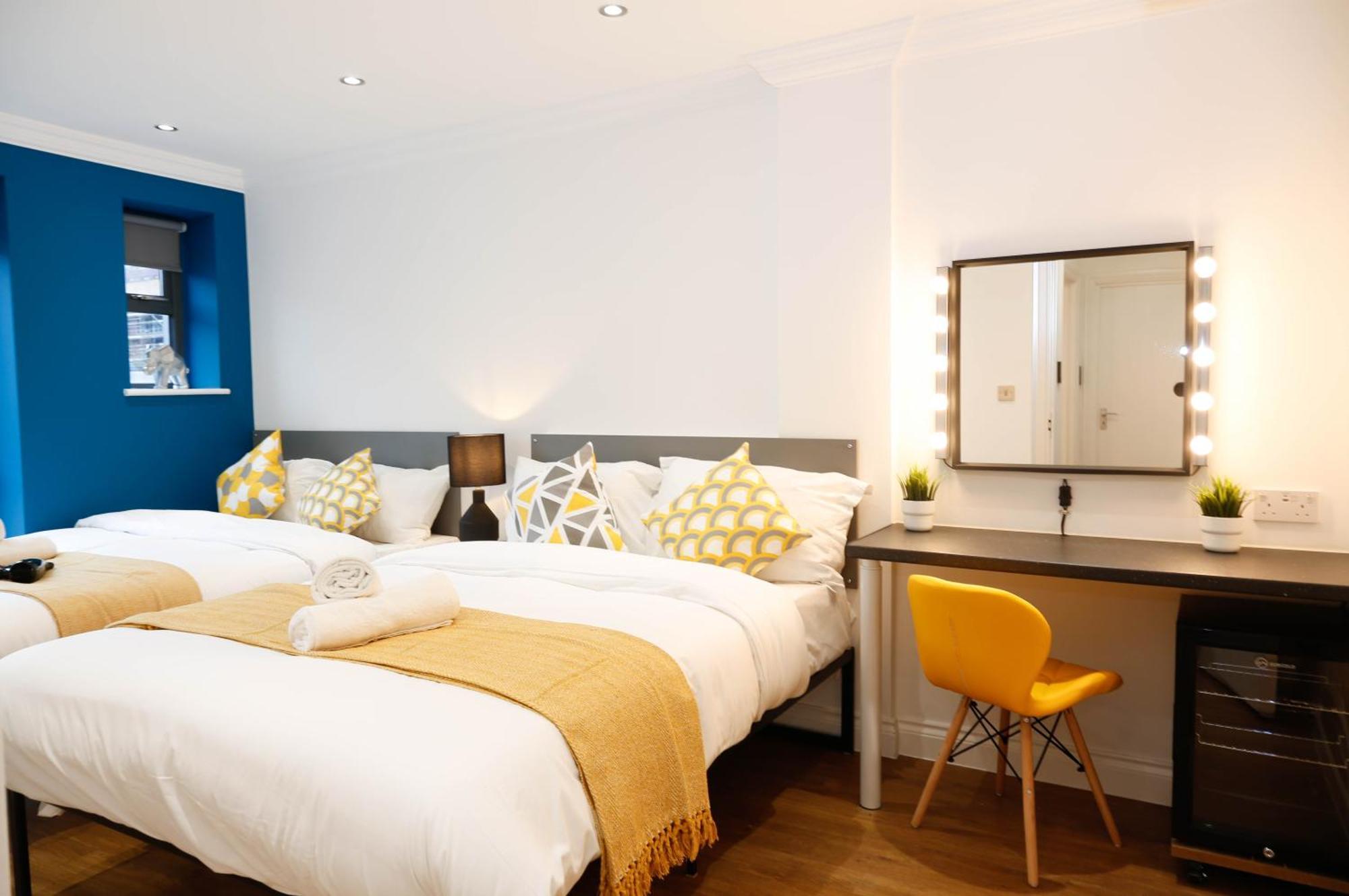 Quarto em Acomodações Particulares New Luxury In The Heart Of Next To Shops, Cafes, Bars & Metro With Shared Bathrooms *