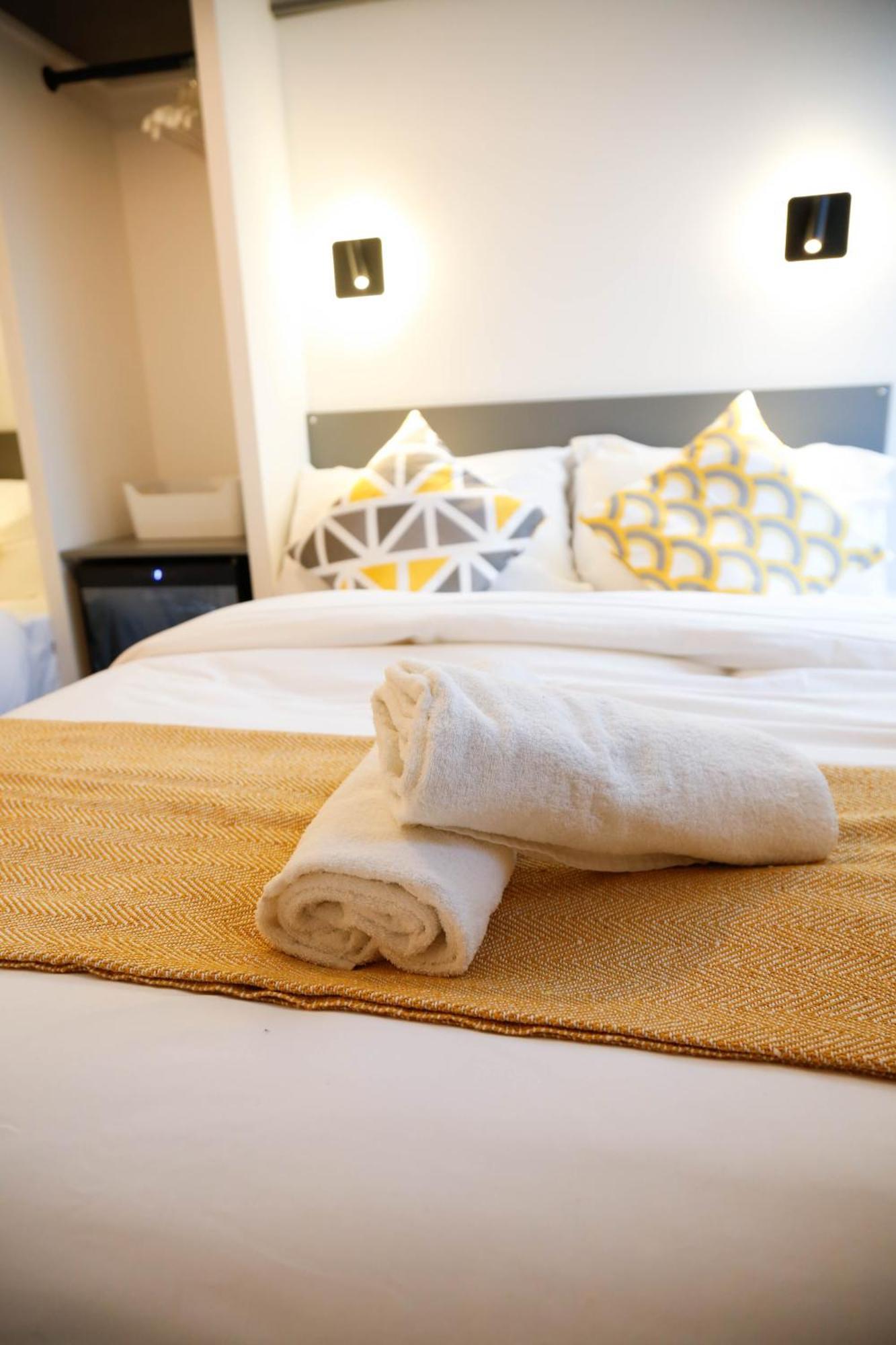 Quarto em Acomodações Particulares New Luxury In The Heart Of Next To Shops, Cafes, Bars & Metro With Shared Bathrooms