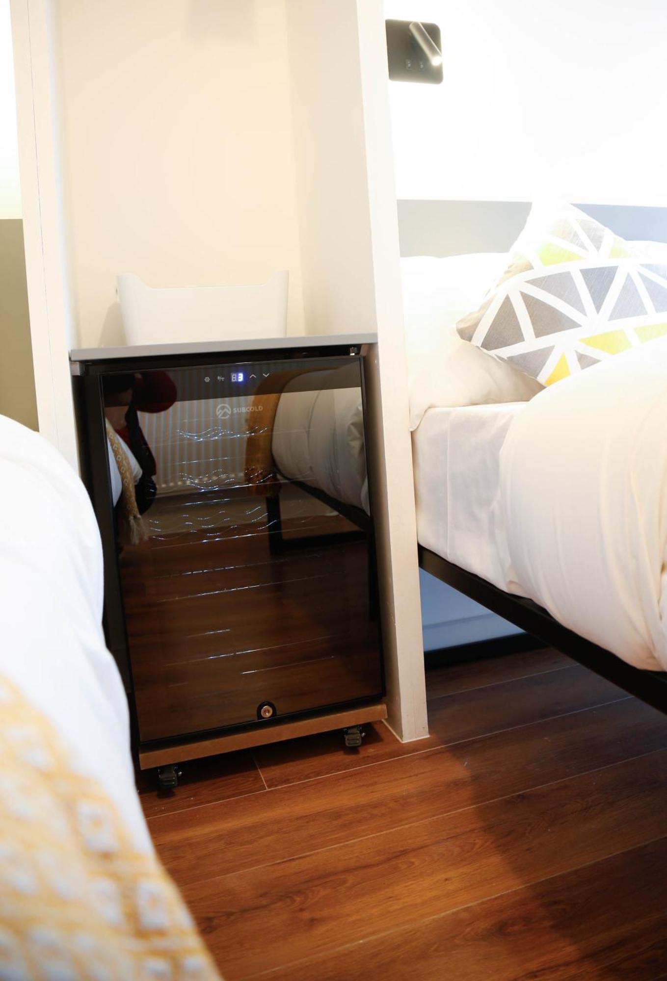 Quarto em Acomodações Particulares New Luxury In The Heart Of Next To Shops, Cafes, Bars & Metro With Shared Bathrooms