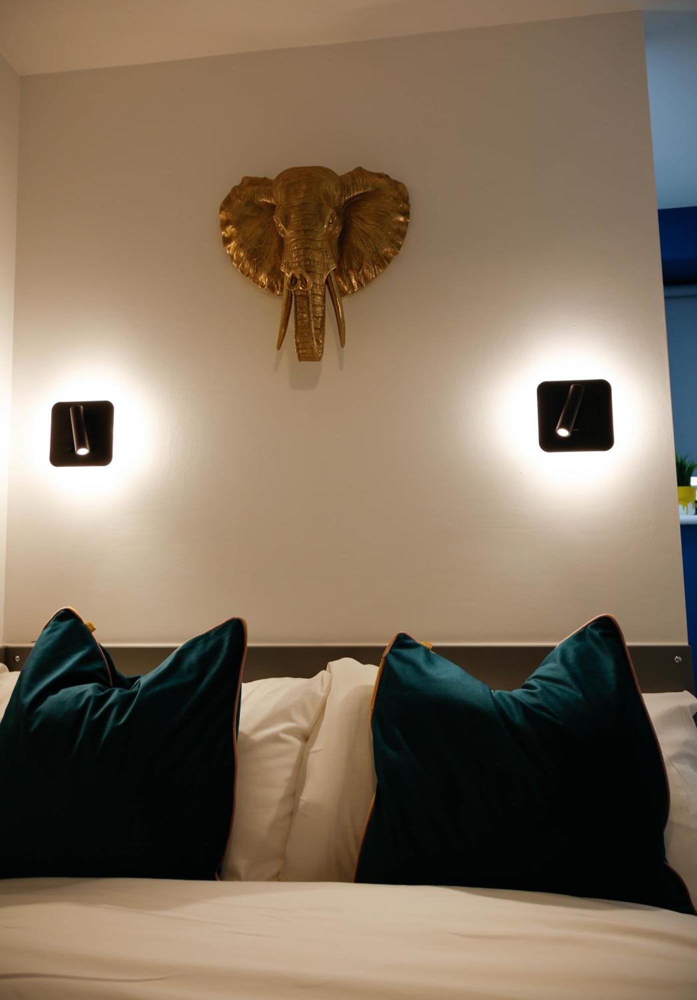Quarto em Acomodações Particulares New Luxury In The Heart Of Next To Shops, Cafes, Bars & Metro With Shared Bathrooms