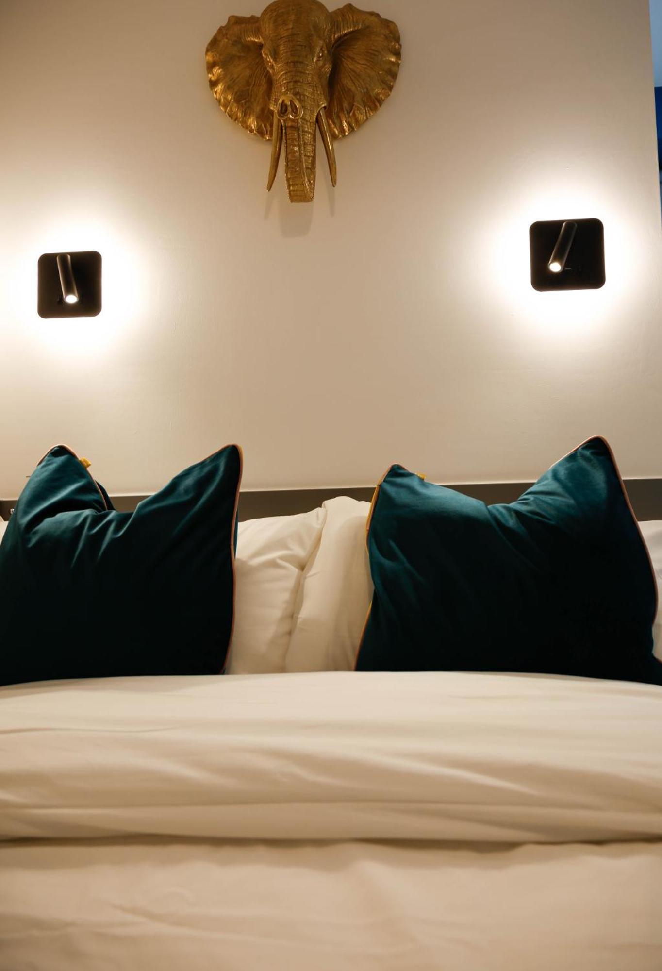 New Luxury In The Heart Of Next To Shops, Cafes, Bars & Metro With Shared Bathrooms Quarto em Acomodações Particulares