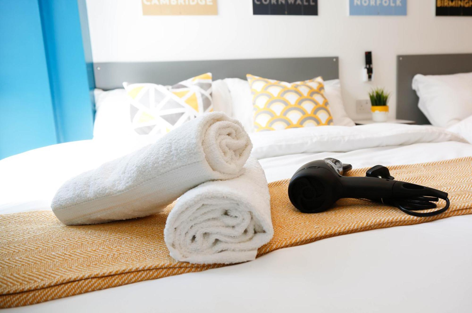 Quarto em Acomodações Particulares New Luxury In The Heart Of Next To Shops, Cafes, Bars & Metro With Shared Bathrooms