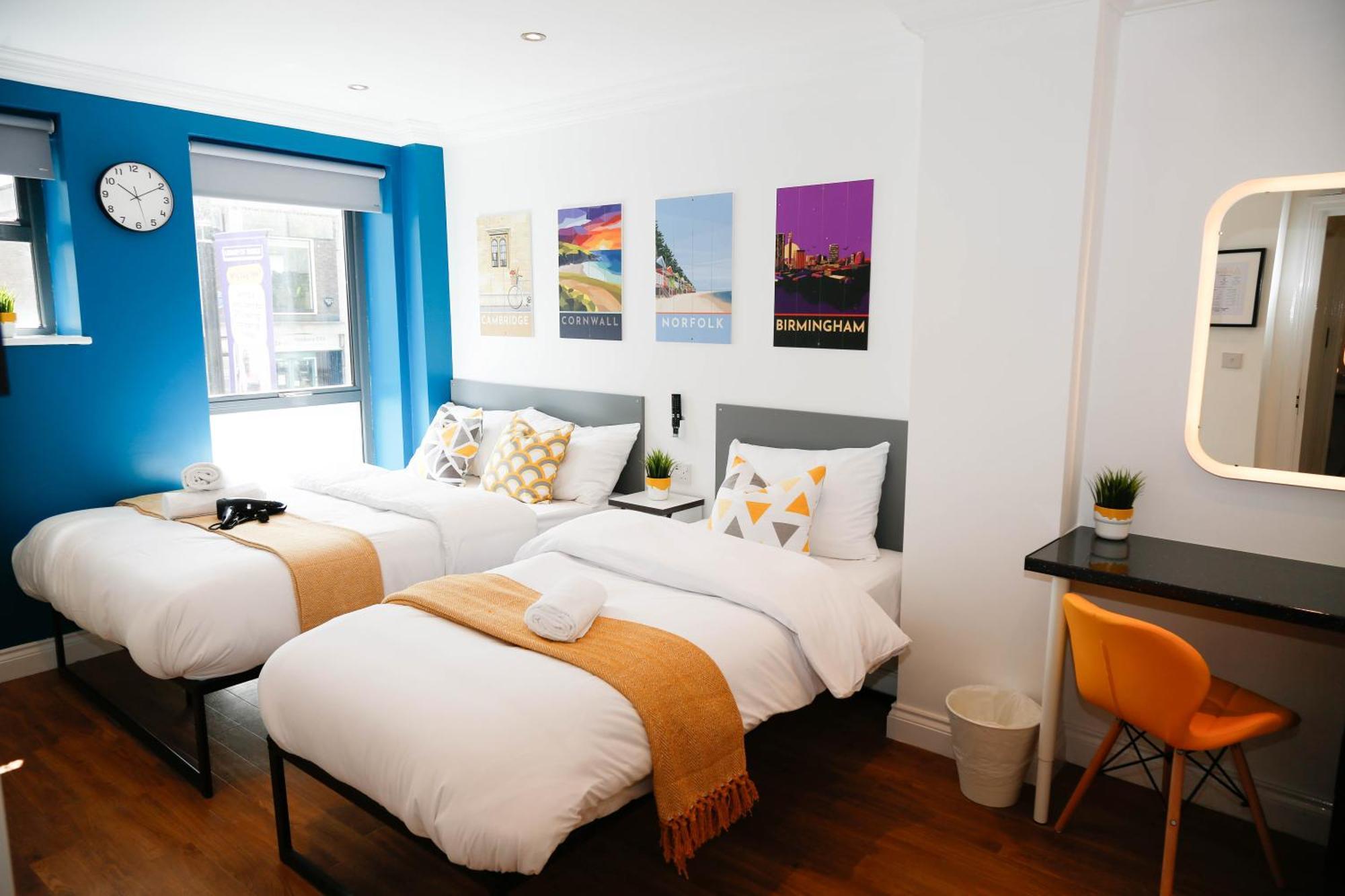 New Luxury In The Heart Of Next To Shops, Cafes, Bars & Metro With Shared Bathrooms Quarto em Acomodações Particulares Londres