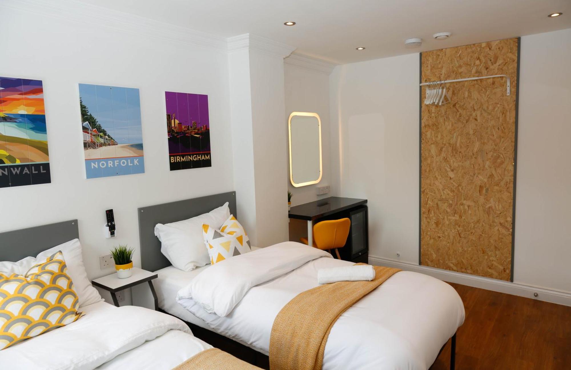 Quarto em Acomodações Particulares New Luxury In The Heart Of Next To Shops, Cafes, Bars & Metro With Shared Bathrooms Londres