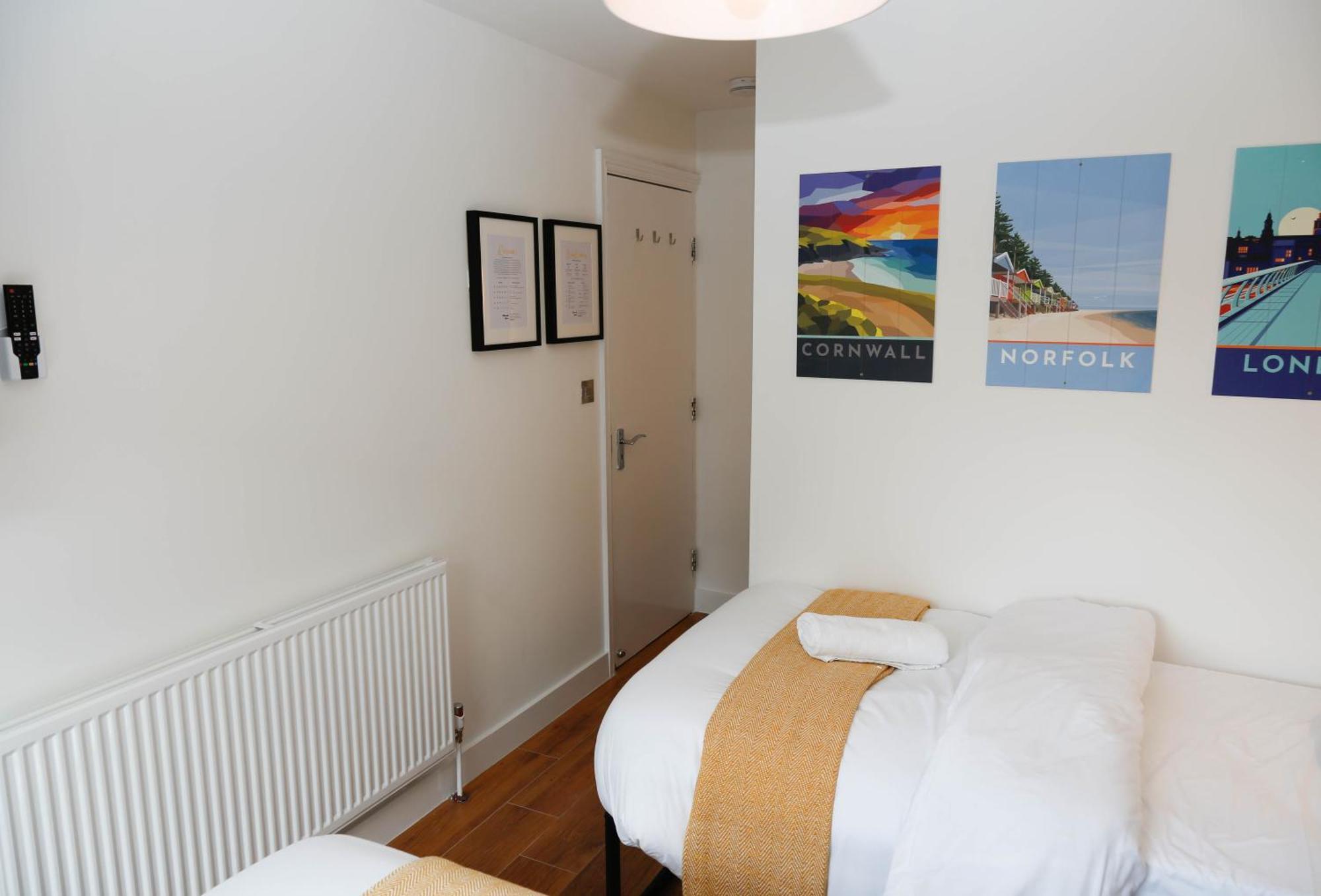 Quarto em Acomodações Particulares New Luxury In The Heart Of Next To Shops, Cafes, Bars & Metro With Shared Bathrooms Londres