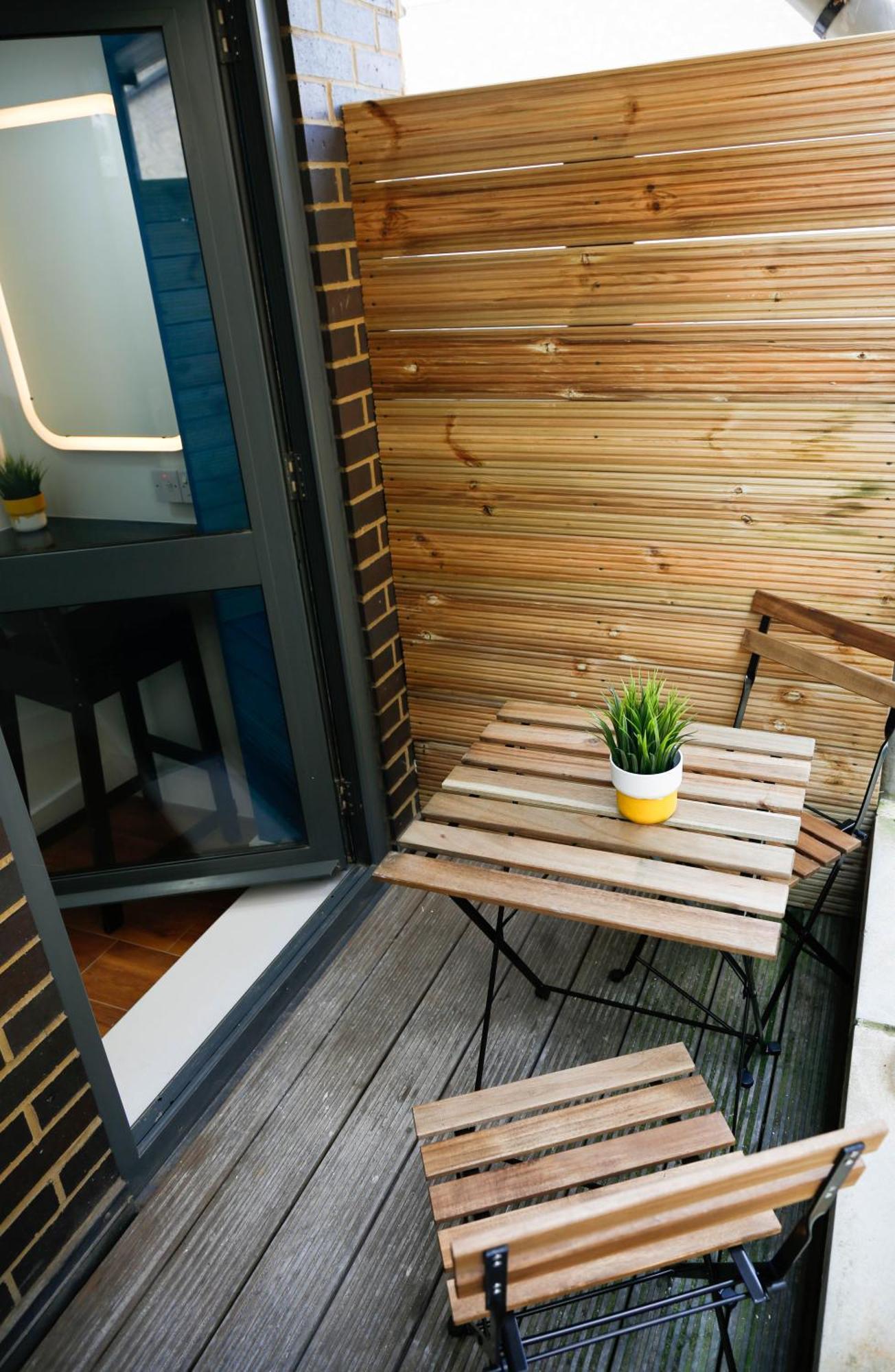 New Luxury In The Heart Of Next To Shops, Cafes, Bars & Metro With Shared Bathrooms Quarto em Acomodações Particulares *