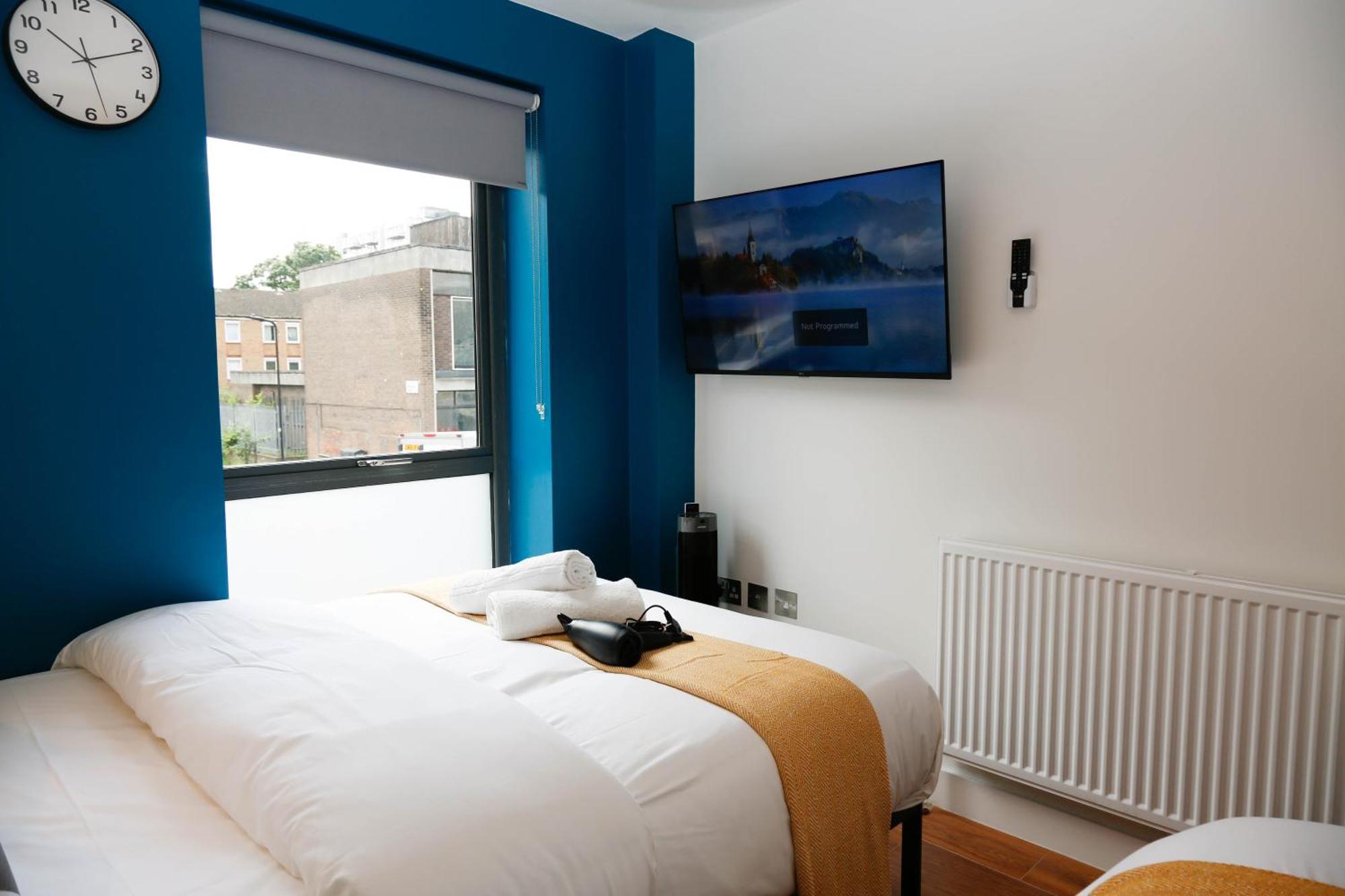 Quarto em Acomodações Particulares New Luxury In The Heart Of Next To Shops, Cafes, Bars & Metro With Shared Bathrooms Londres